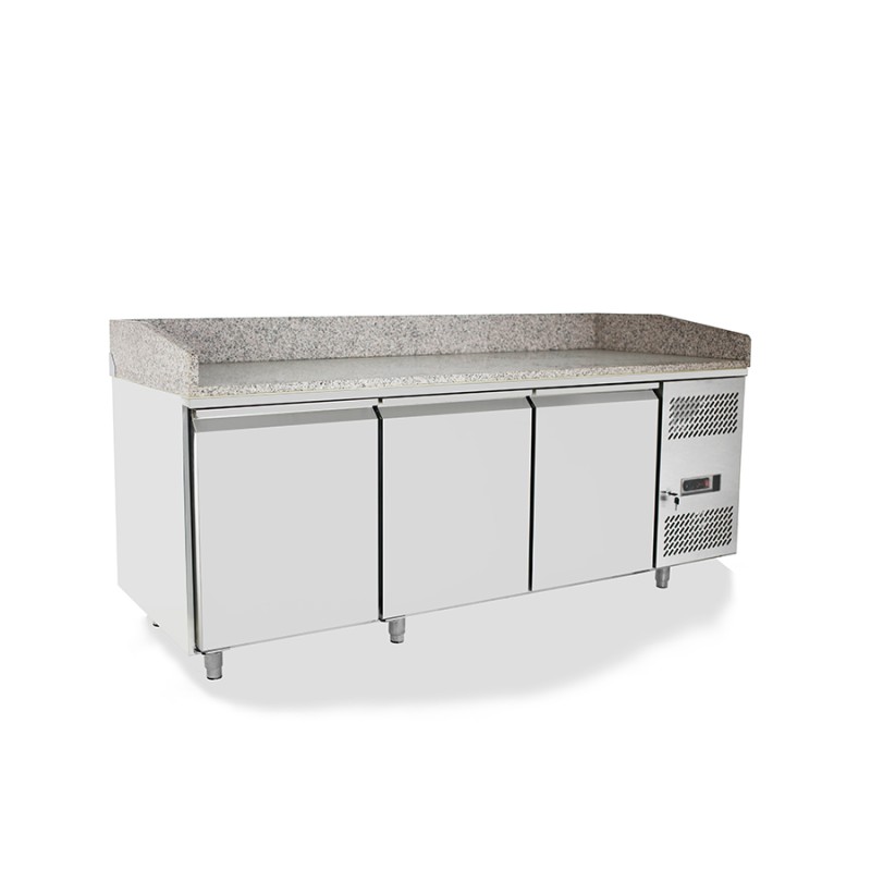 Mesa Refrigerada Para Preparación De Pizza - Ventilada - con 3 Puertas Capacidad 420L -2°/+8°C 2010X800X850+100MM Mesa Refrigerada Para Preparación De Pizza - Ventilada - con 3 Puertas Capacidad 420L -2°/+8°C 2010X800X850+100MM