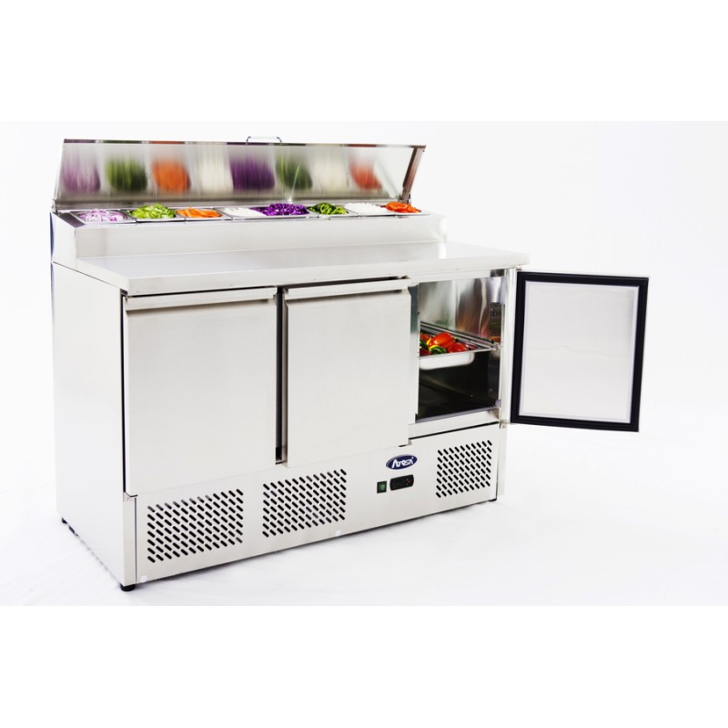 Mesa Refrigeración Y Ensaladera 8xGN1/6 - 3 Puertas Capacidad 380L 2°/+8°C 1365X700X1070MM Mesa Refrigeración Y Ensaladera 8xGN1/6 - 3 Puertas Capacidad 380L 2°/+8°C 1365X700X1070MM